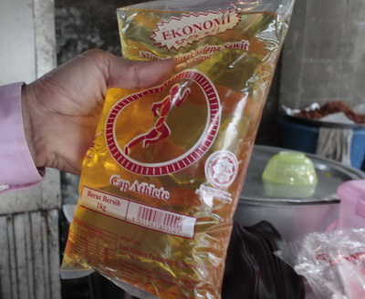 น้ำมันปาล์มทะลักจากมาเลย์วันละหลายหมื่นกิโลฯ
